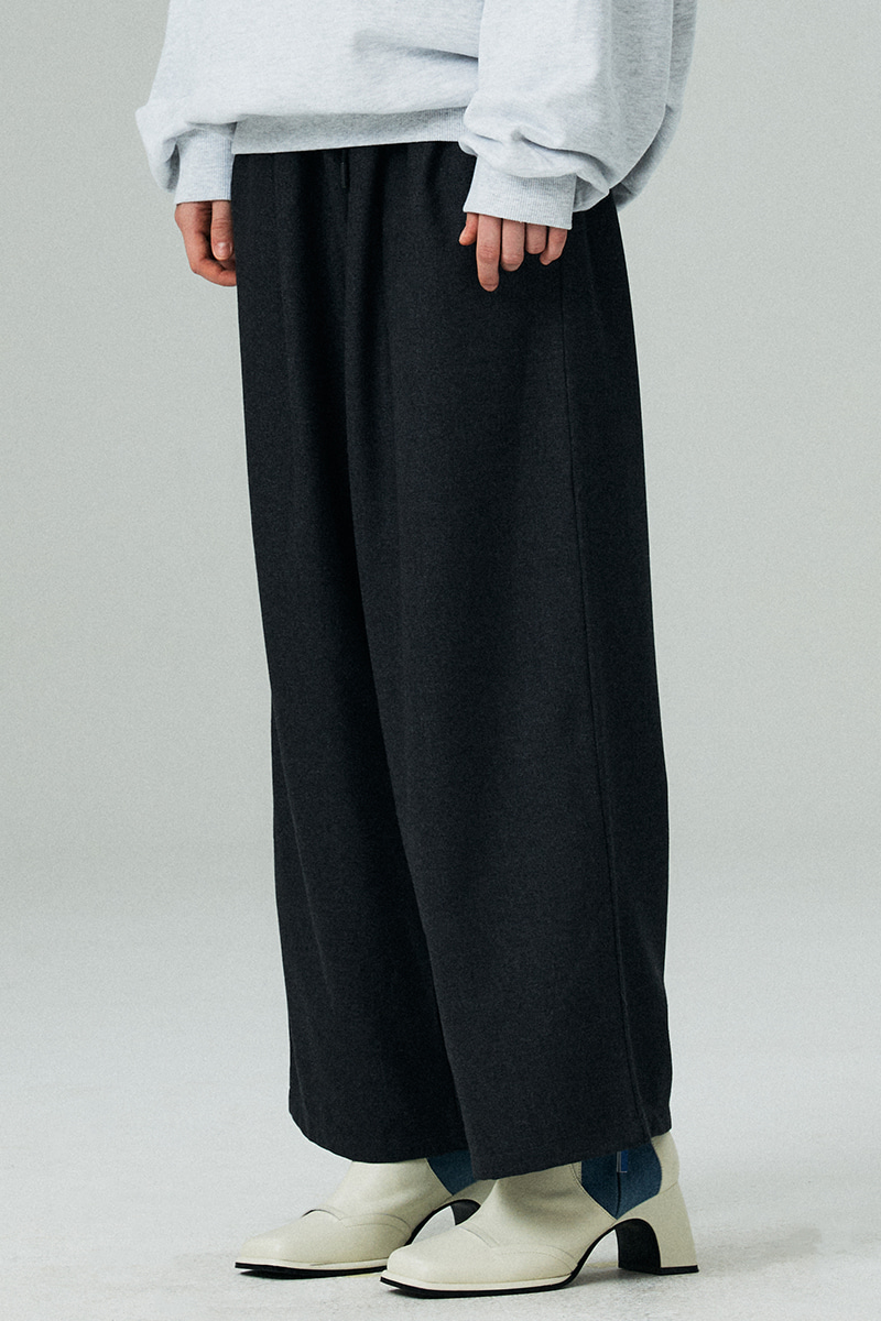 TWO TUCK WIDE  SILLKY  PANTS-DEEP GRAY